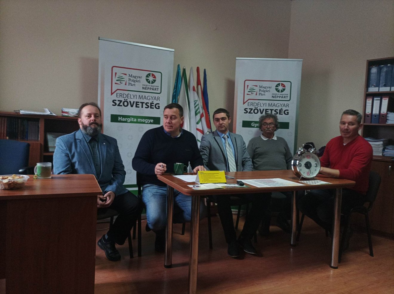 Ébresztő? Nem aprózták el a sajtótájékoztatón a csergőórát •  Fotó: Gergely Imre