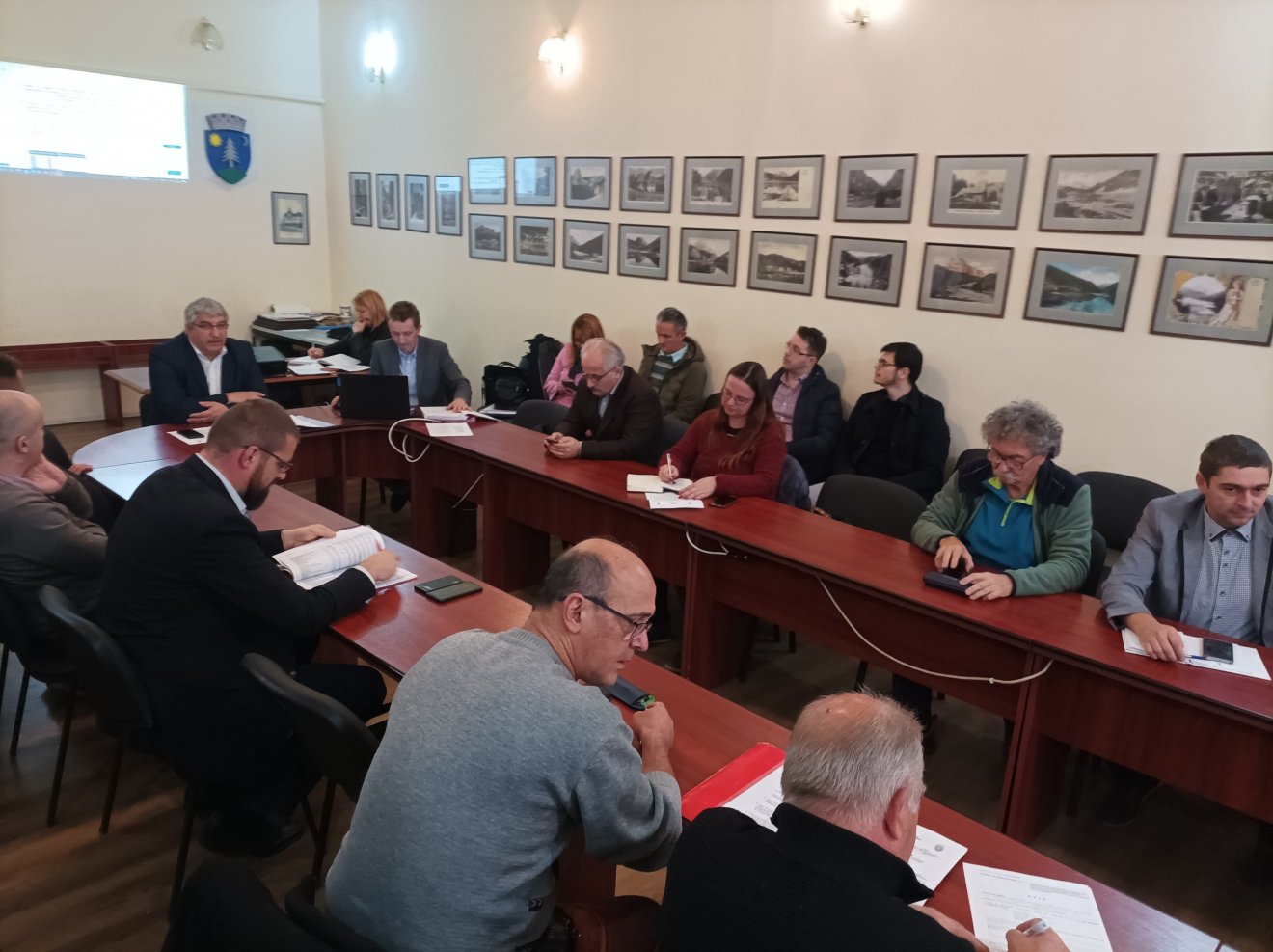 Furcsa a helyzet Gyergyószentmiklóson, hiszen az RMDSZ-es tanácsosok sem tudnak zöld ágra vergődni az RMDSZ-es polgármesterrel •  Fotó: Gergely Imre