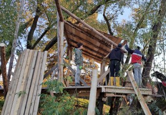Vendégeknek építenek lombházat a szárhegyi gyermekotthon lovardájánál
