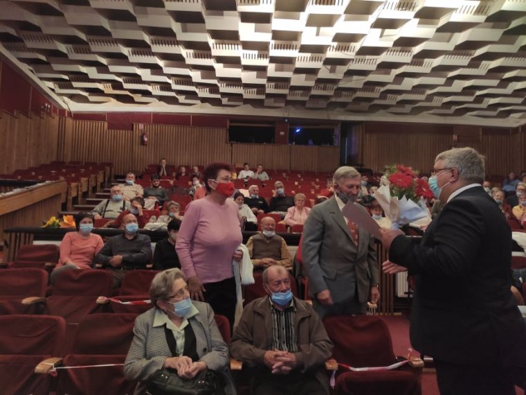 Az időseket és az aranylakodalmasokat köszöntötték