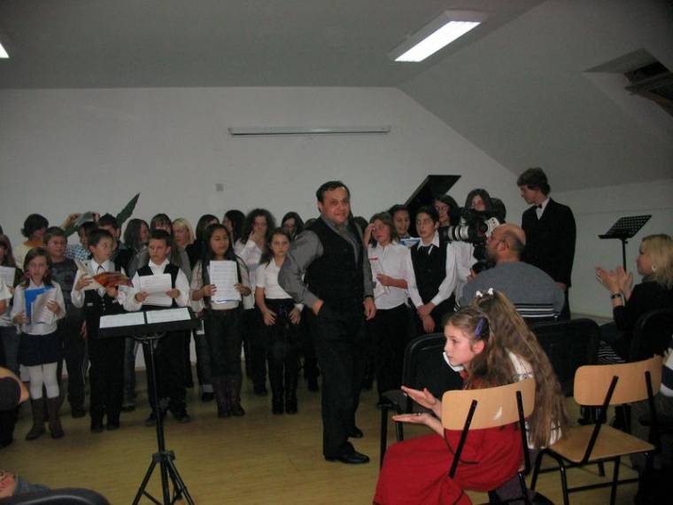 Iskolai jótékonysági koncert Gyergyóban