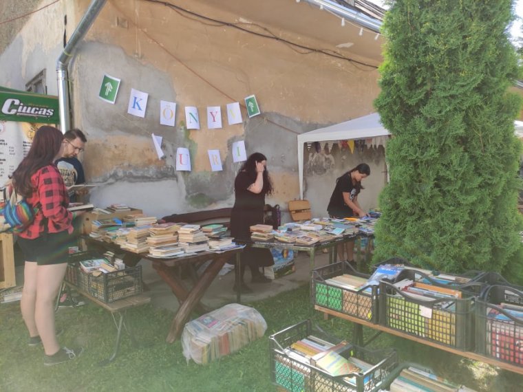 Színház- és könyvudvar az Egyfeszten