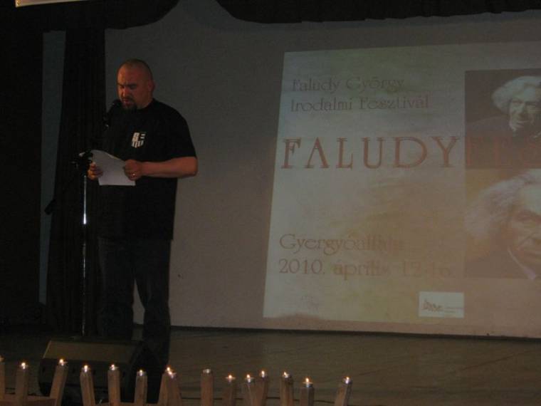Megnyílt a Faludy Café