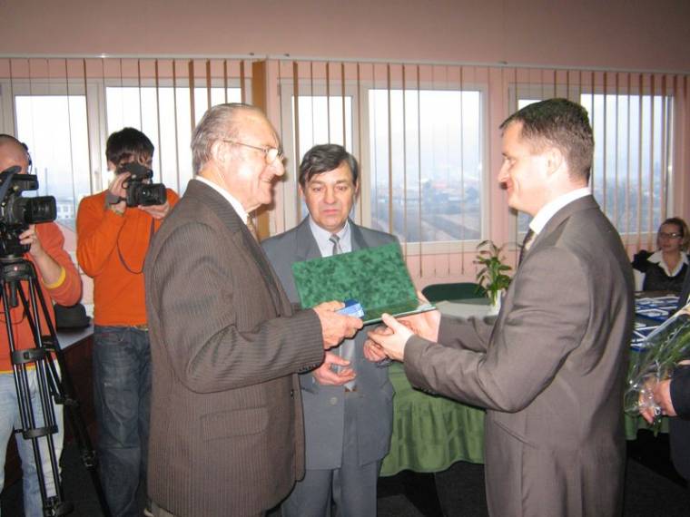 Díjözön a dísztanácsülésen