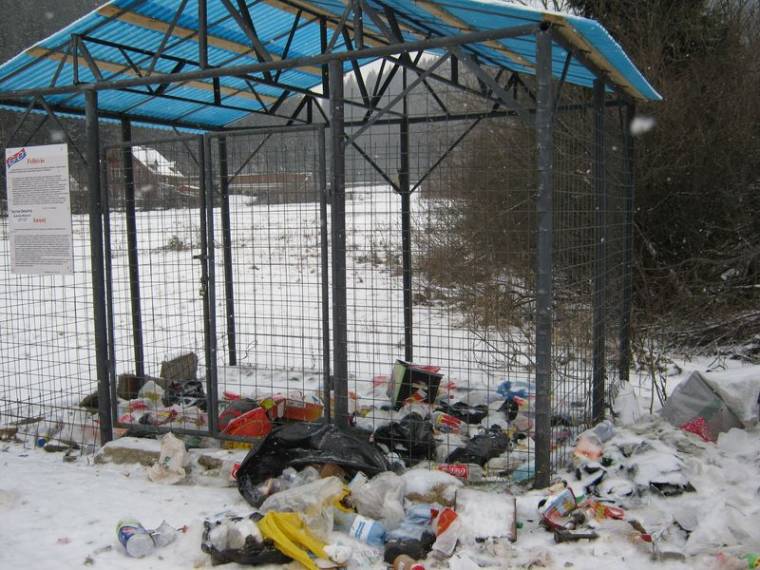 Felgyűlt a szemét a villanegyedben