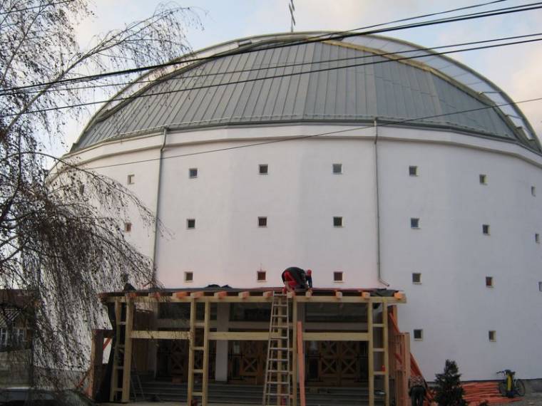 Bővítik a templomot