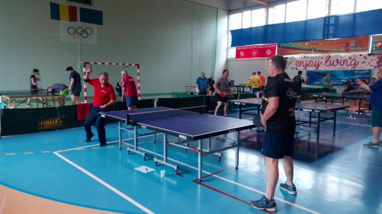 Pezseg a gyergyói pingpongélet