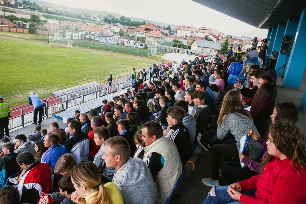 Telt ház előtt fogadta a Pro Mureșul a KSE-t. A vendégeket is több mint 150-en kísérték el &bullet;  Fotó: Facebook/PROMureșul