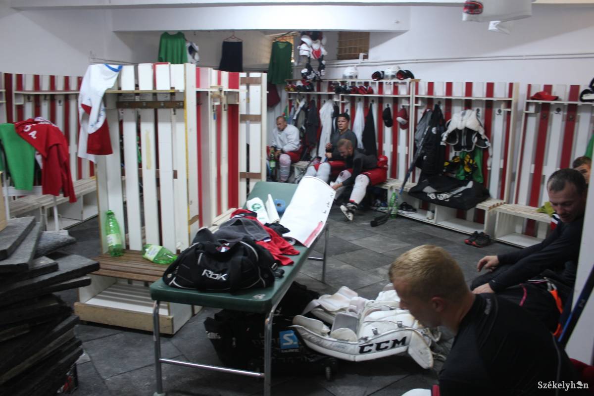 Az öltöző is csak részben állt készen az új szezonra. Sok még az üres hely &bullet;  Fotó: Gergely Imre