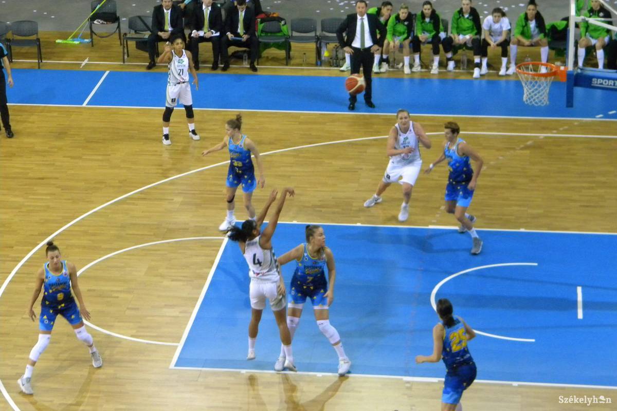 &bullet;  Fotó: Sánta Imre