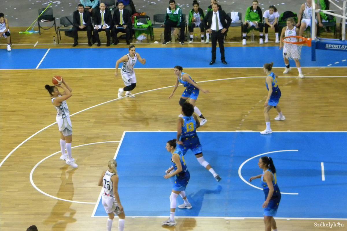 &bullet;  Fotó: Sánta Imre