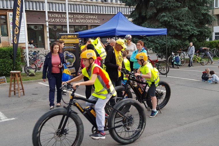 Autómentes nap változatlanul zsúfolt forgalommal