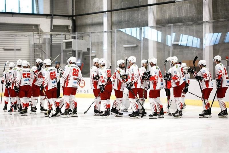 Hullámhegyek és hullámvölgyek jellemezték a gyergyóiak teljesítményét. Végül minden jól alakult •  Fotó: Keresztes Média • Forrás: Facebook/Gyergyói Hoki Klub