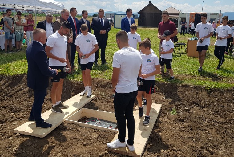 Elhelyezték a gyergyószentmiklósi ökölvívó sportközpont alapkövét