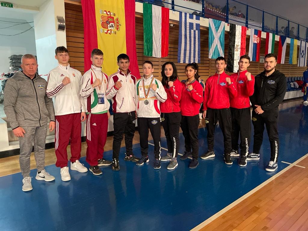 A teljes gyergyói együttes •  Fotó: Erdélyi Godako Ökölvívó Sportklub