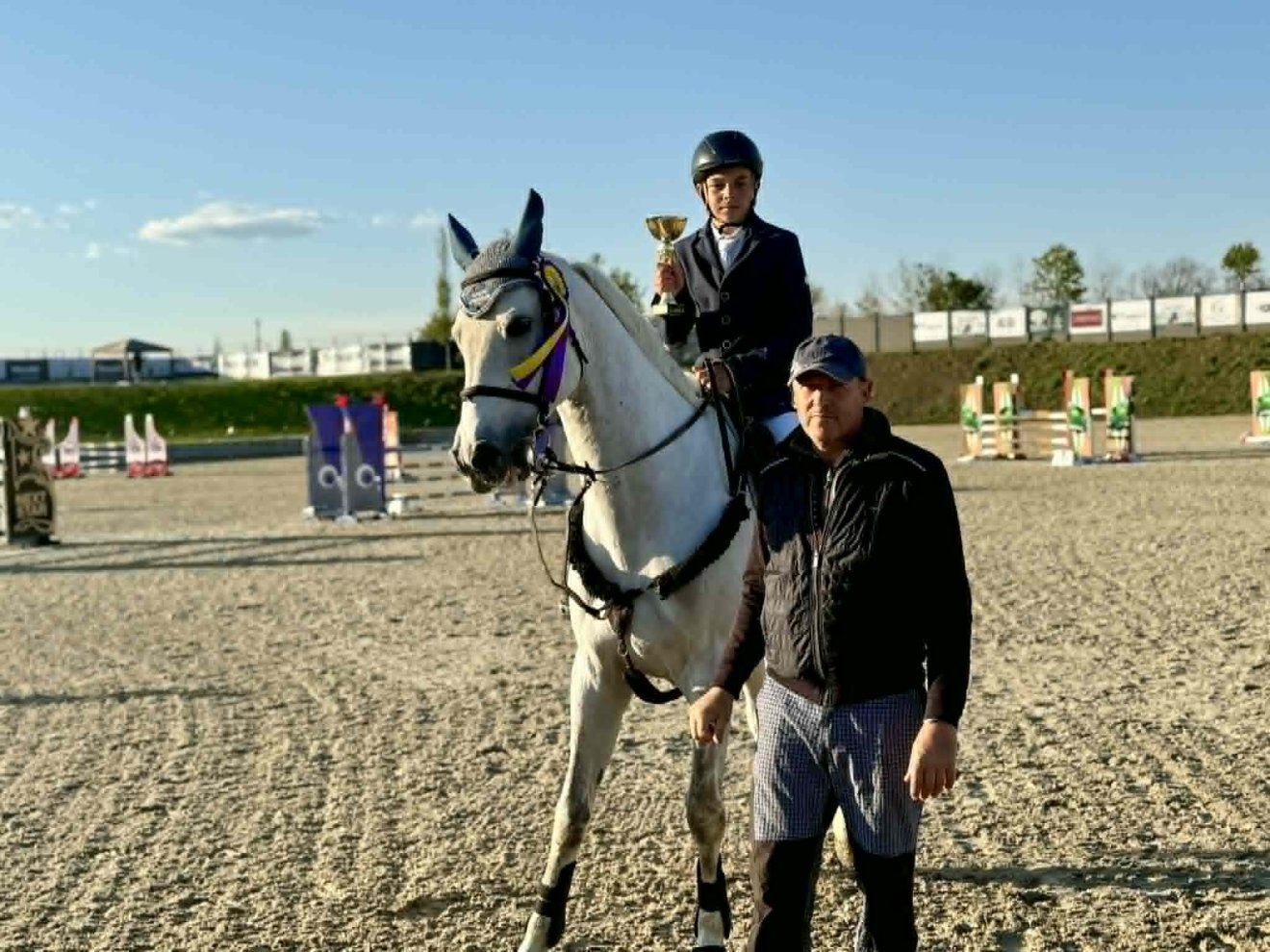 A hatodik helyen végző és a Bronz Tourban ezüstérmes Petréd Gáspár, illetve edzője, Balázs Sándor &bullet;  Fotó: Remetei Lovasklub