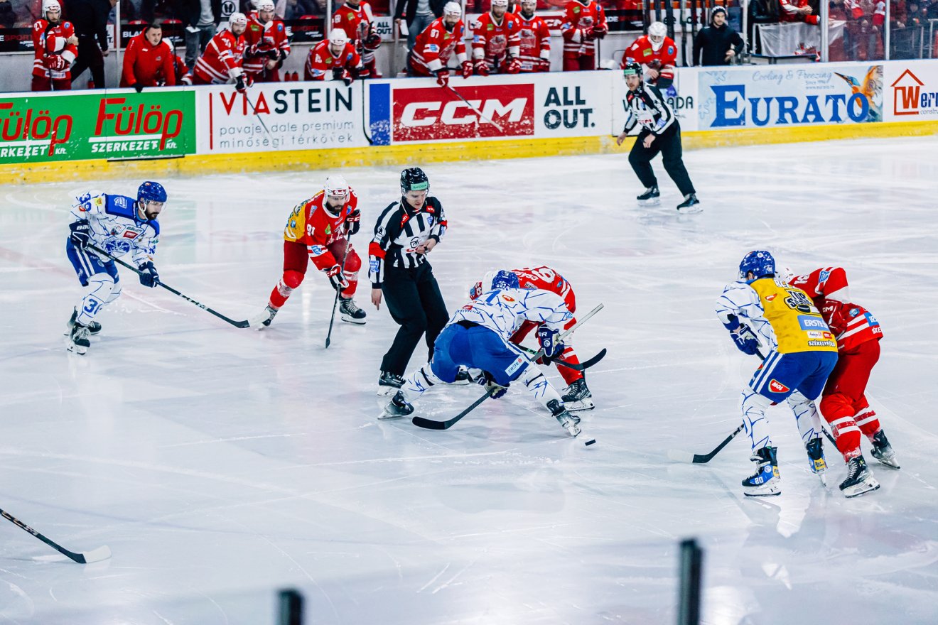 &bullet;  Fotó: Szász Adorján, GYHK