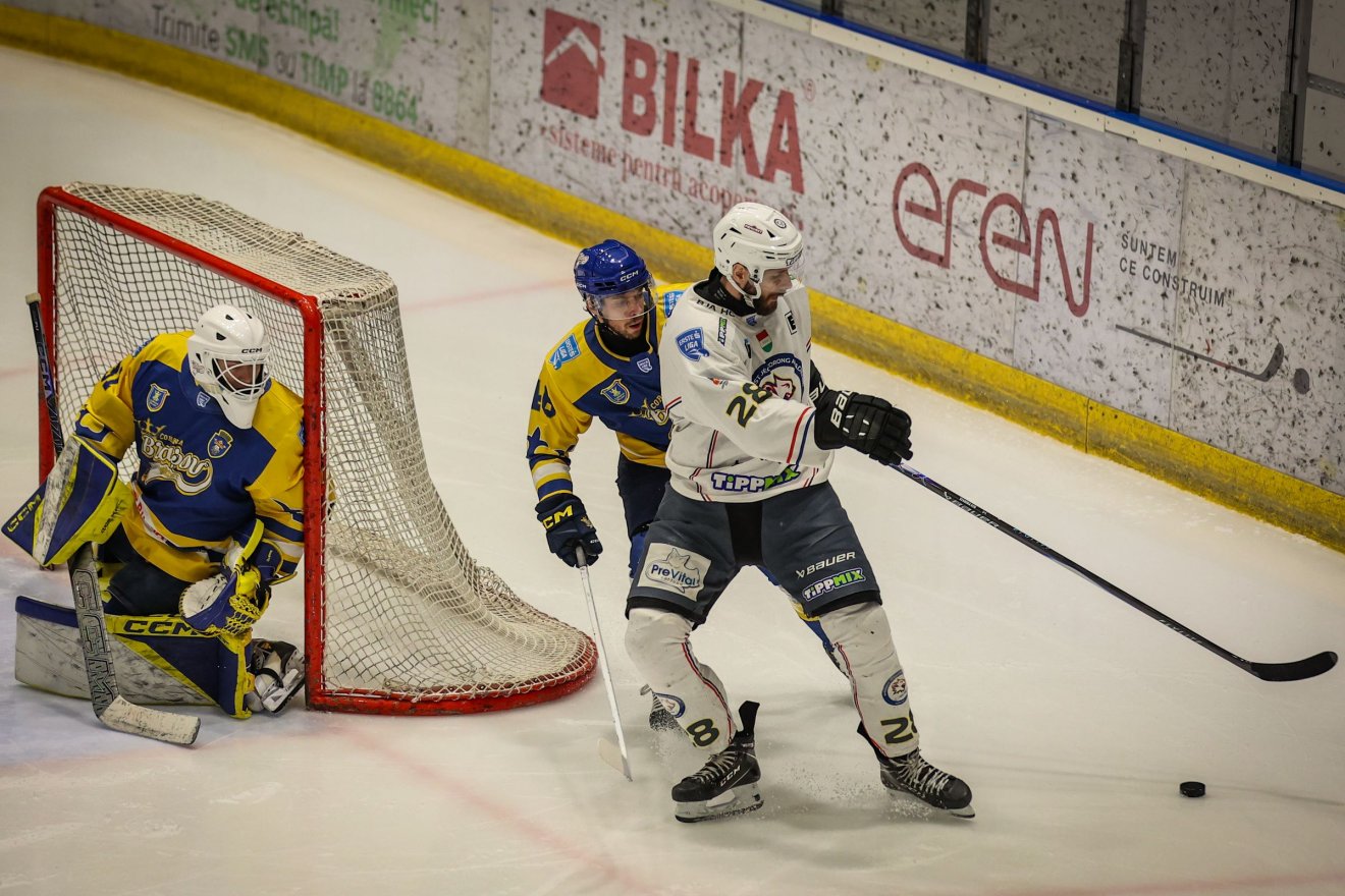 Beragadt a Corona, a BJAHC simán elvette pályaelőnyét