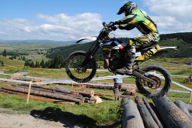 Embert és motort próbáló enduróverseny