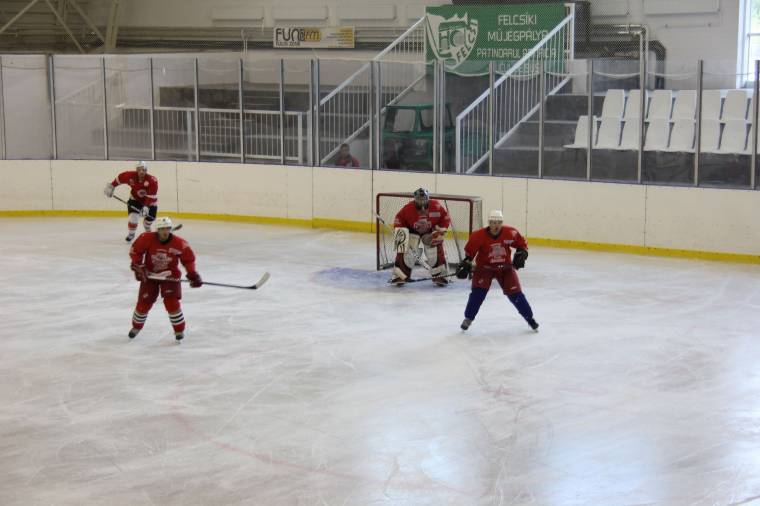 Elkezdte a jégedzéseket a Progym