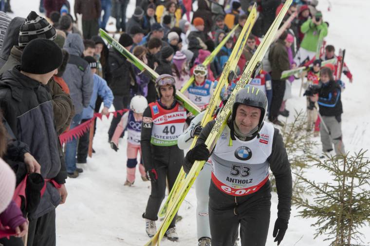 Sílécen ünneplő Tekerőpatak