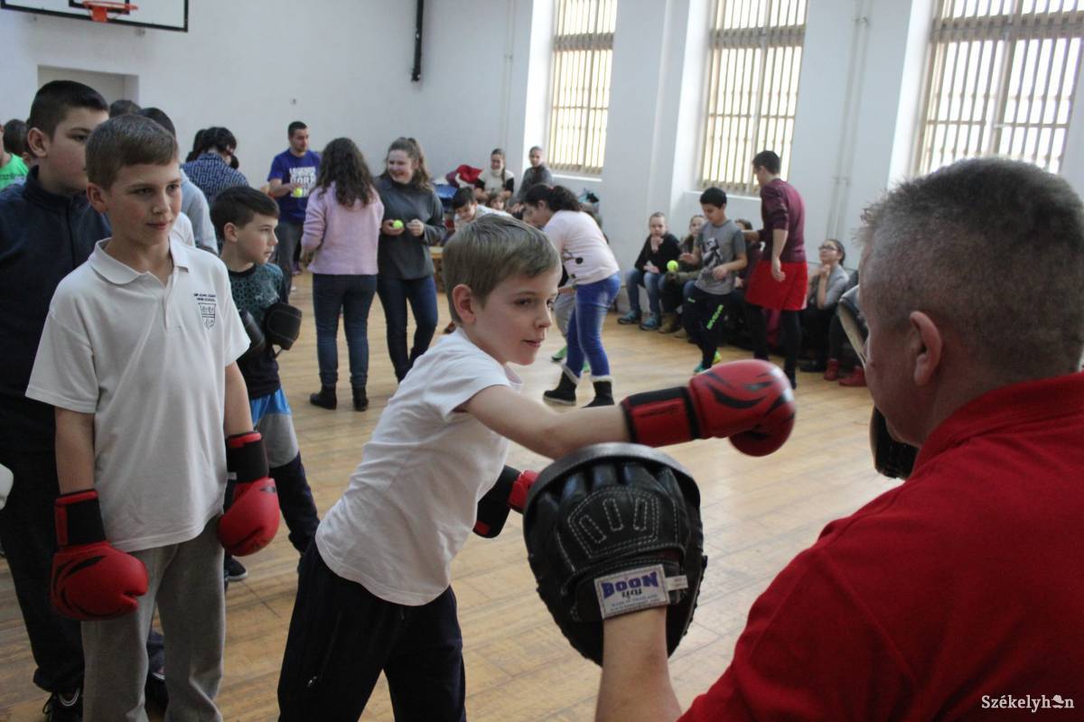 Komoly szakmai irányítással készítik fel a bokszolókat &bullet;  Fotó: Gergely Imre