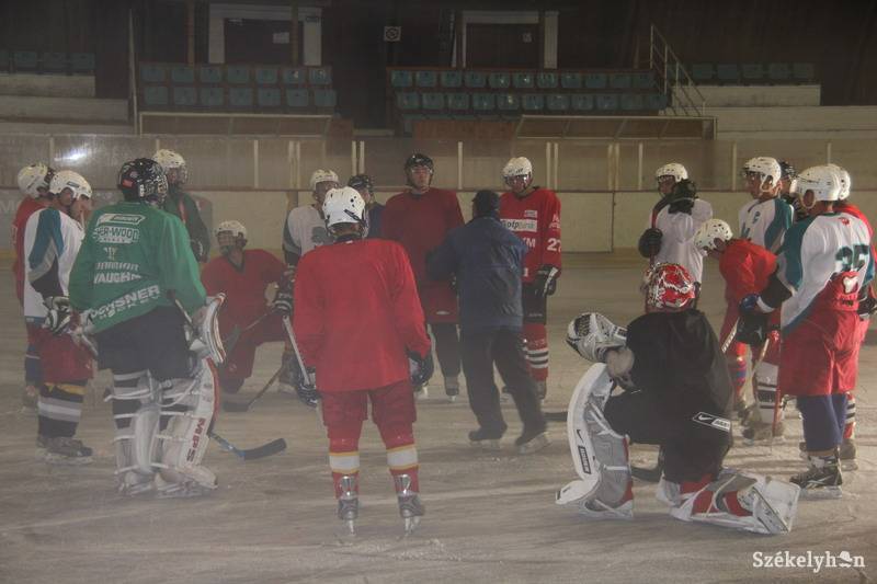 &bullet;  Fotó: Kertész László