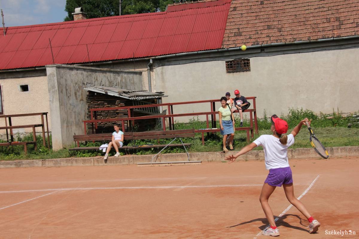 &bullet;  Fotó: Kertész László