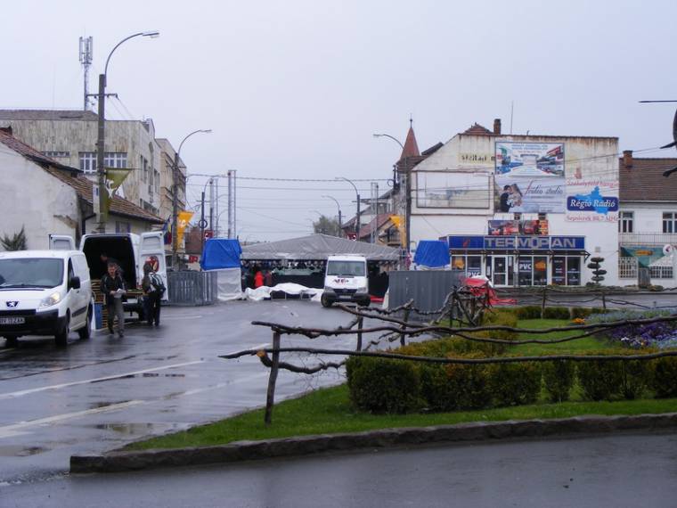 Ingyenes parkolás, fesztivál-app és útlezárások a Szent György Napokon