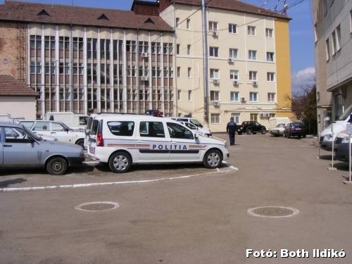 A rendőrség előtt verekedtek