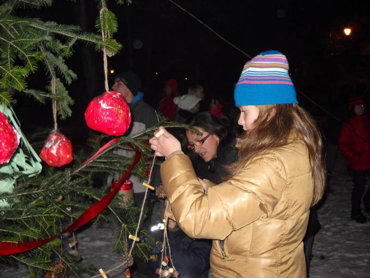 Karácsonyfa-díszítés a városközpontban
