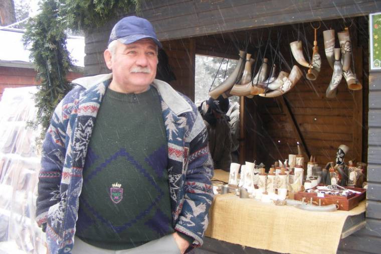 Karácsonyi vásár mézeskaláccsal, forralt borral és ajándékokkal