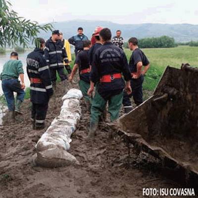 Dolgoznak a gátakon