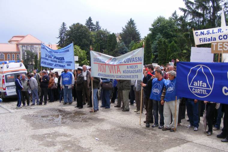 Tüntetés Szepsiszentgyörgyön: mondjon le a tolvaj kormány!