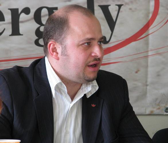 Olosz Gergely nyugdíjasoknak ajánlotta fel jövedelme egy részét