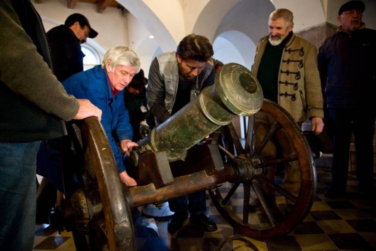 Megérkezett Gábor Áron rézágyúja