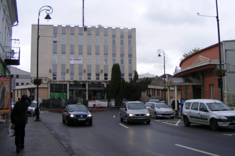 Az önkormányzat veszi bérbe a megújult Romtelecom-épületet