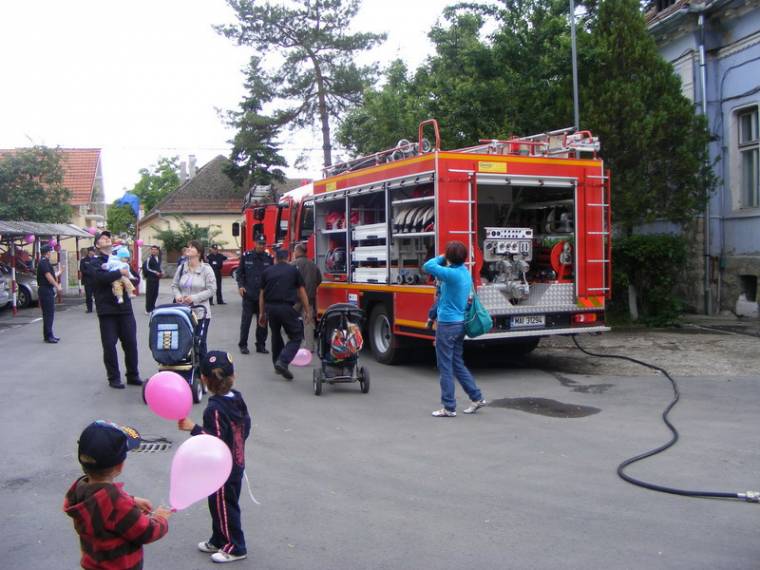 Nyílt kapuk a rendőrségnél, csendőrségnél és tűzoltóknál