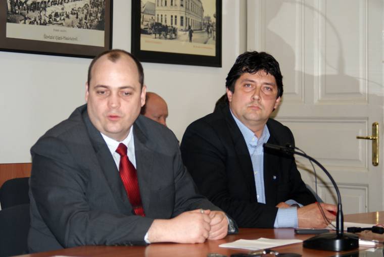 A sajtó előtt bizonygatta ártatlanságát Rácz Károly