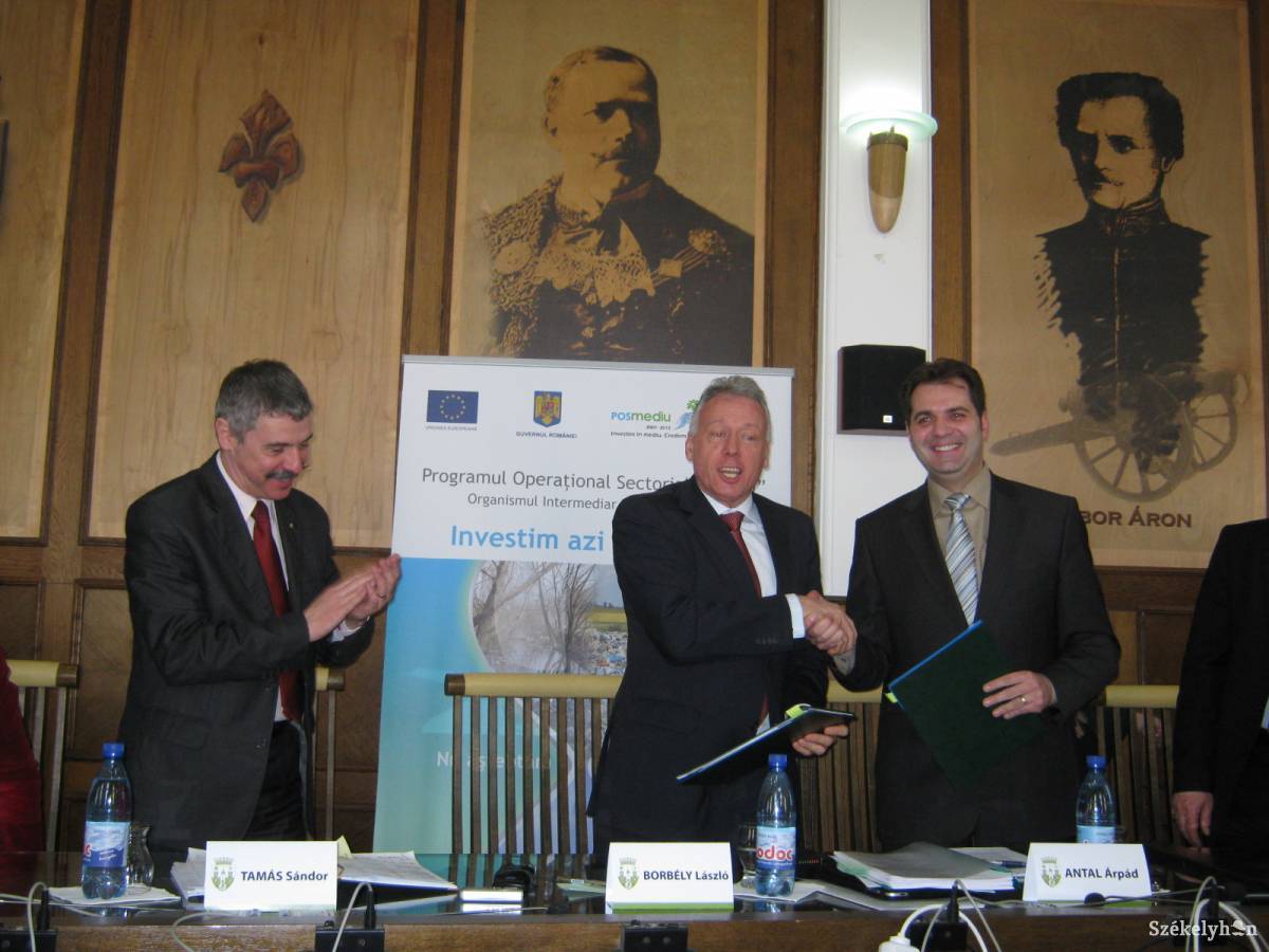 &bullet;  Fotó: PozsonyJ.Csaba