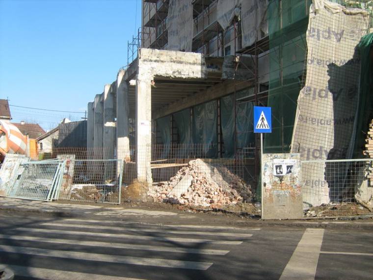Április elsejéig be kell fejezni a postaépület főjavítását