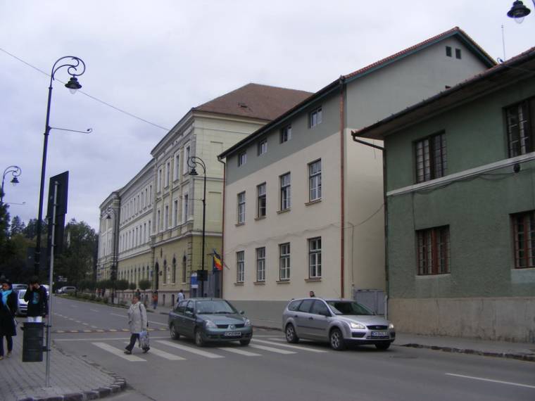 Új okmány és halasztás a Mikó-perben