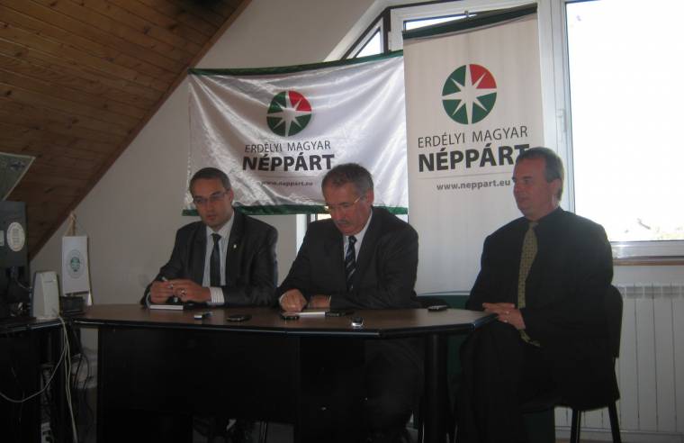 Rehabilitálná a politika becsületét az EMNP