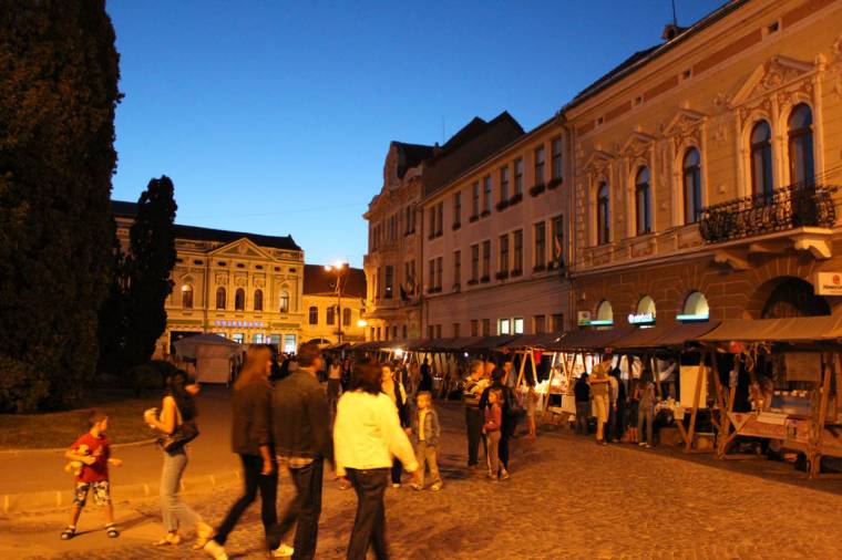 Vásártér lett a főtérből