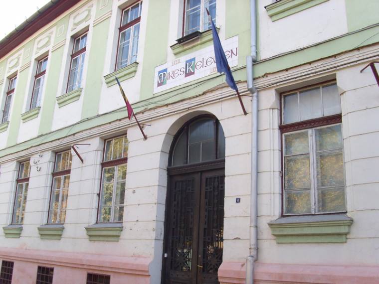 Kötelező az adományozás a Mikes Kelemen Gimnáziumban?