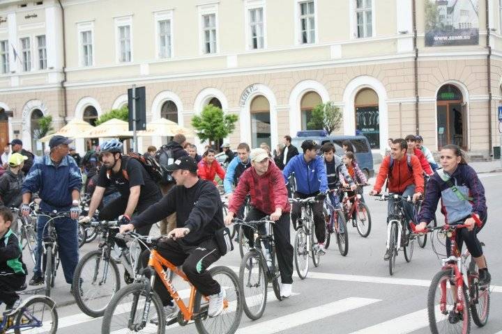 Biciklivel a helyi sporttehetségekért