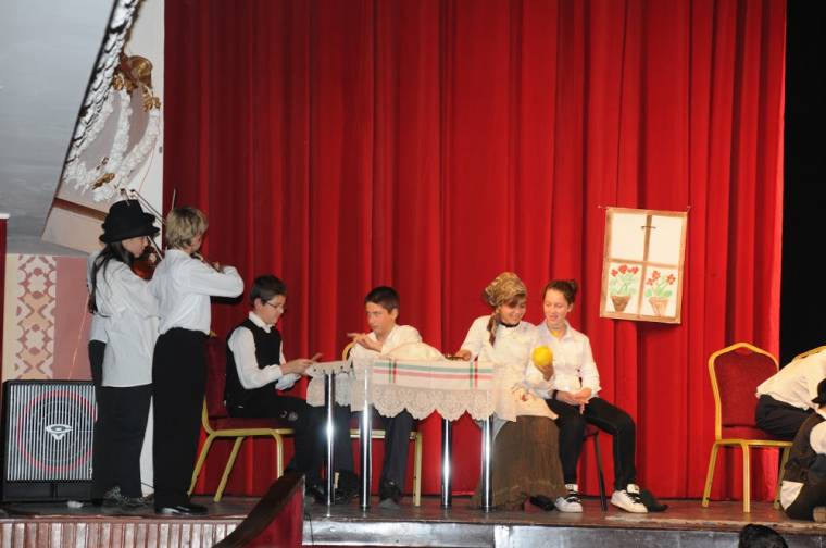 Román gyerekelőadás Kézdivásárhelyen