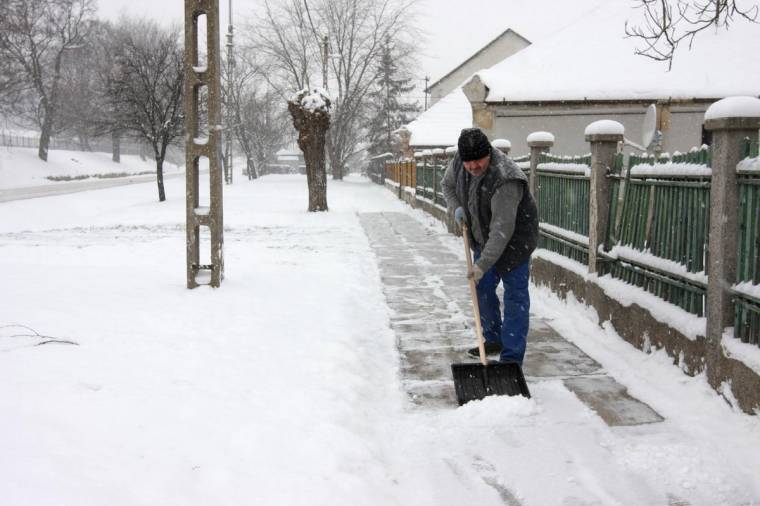 Kötelező a lakossági hóeltakarítás