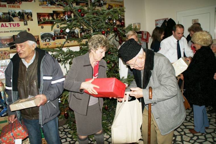 Egyedülálló idősek karácsonya Sepsiszentgyörgyön