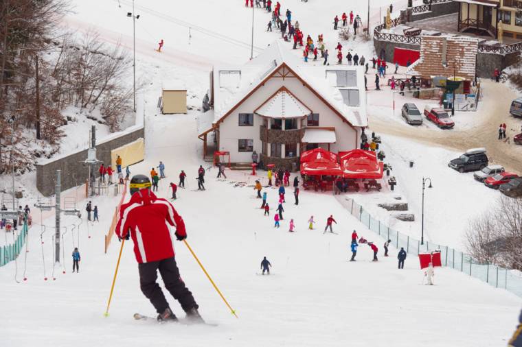 Kezdődik a síszezon Sugásfürdőn